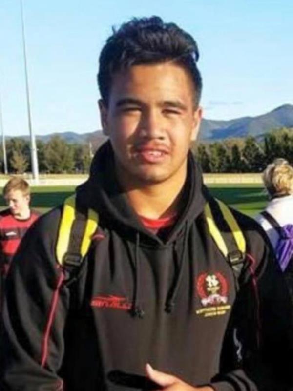 He played for Hunters Hill rugby unio<em></em>n club as a teen.