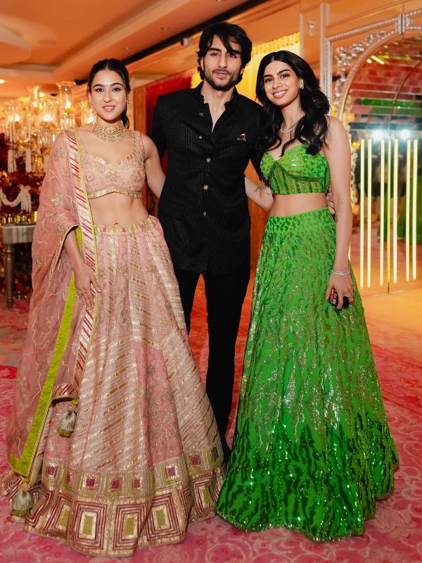 Ibrahim Ali Khan flanked by Sara Ali Khan and Khushi Kapoor.