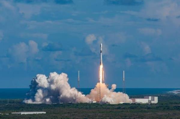 South Korea's first military communications satellite, Anasis-II, is launched atop a Falcon 9 Block 5 rocket manufactured by U.S. commercial space firm SpaceX from the Kennedy Space Center in Florida on July 20, 2020, in this file photo provided by the Defense Acquisition Program Administration. (PHOTO NOT FOR SALE) (Yonhap)