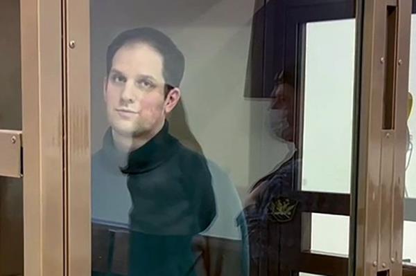 This grab from a handout footage provided by the Moscow City Court on December 14, 2023 shows US journalist Evan Gershkovich, arrested on espio<em></em>nage charges, standing inside a defendants' cage a hearing to co<em></em>nsider an appeal on his extended pre-trial detention, in Moscow. - A court in Moscow on December 14, 2023 upheld a ruling to hold in detention until January 30 US reporter Evan Gershkovich, arrested in Russia earlier this year on espio<em></em>nage charges. (Photo by Handout / Moscow City Court press service / AFP) / RESTRICTED TO EDITORIAL USE - MANDATORY CREDIT 