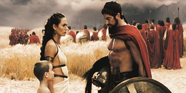 Gerard Butler as Leo<em></em>nidas stands with Lena Headey as Gorgo with their young son in 300